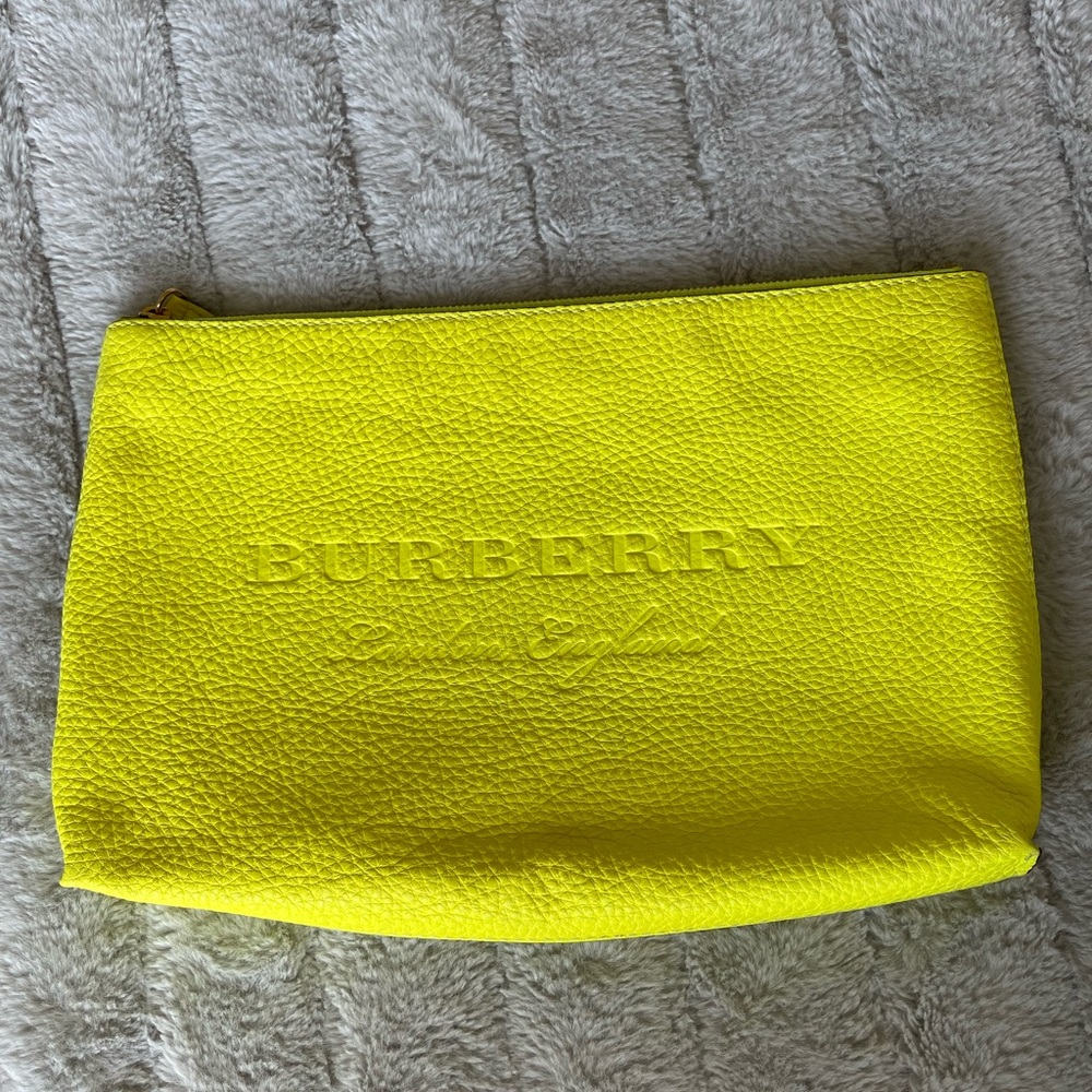 Burberry neon big clutch